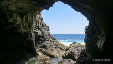 Vchod do jeskyně Vchod do jeskyně