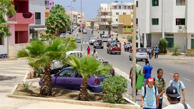 Hlavní třída v Espargos Hlavní třída v Espargos